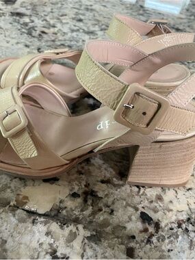 Open-Toe Nude Block Heel Sandals with Buckle Strap